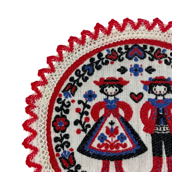 Vintage Australian Folk Art Cottagecore Needlepoint Thin Hot Pad Doily 7” Circle - Picture 4 of 11